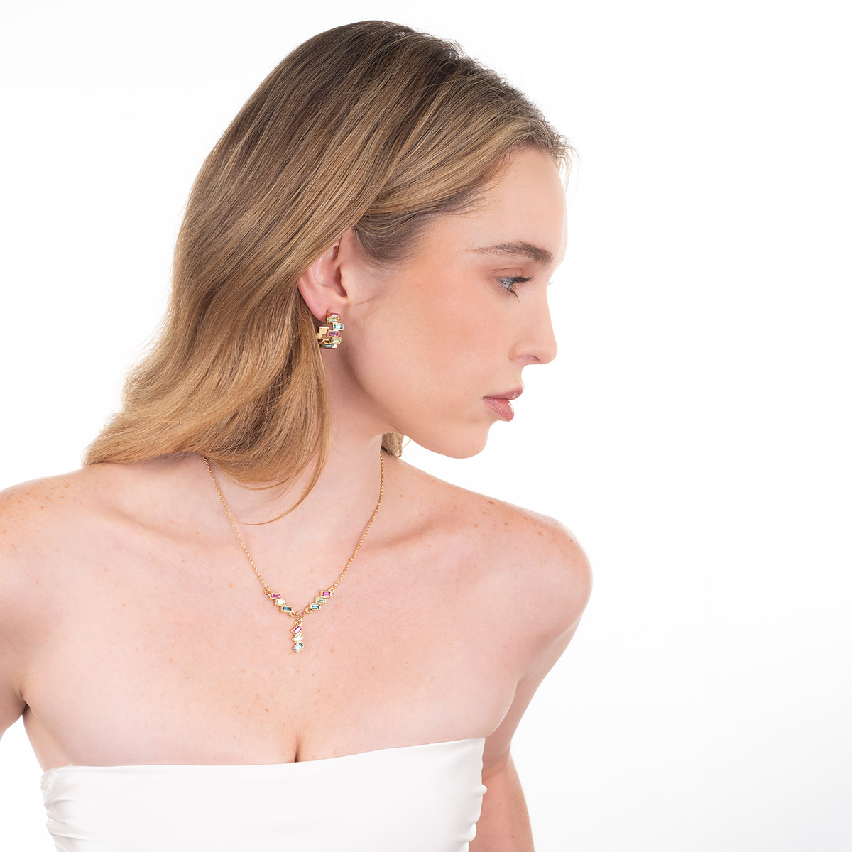 Aretes en baño de oro aros medianos piedras colores modernos