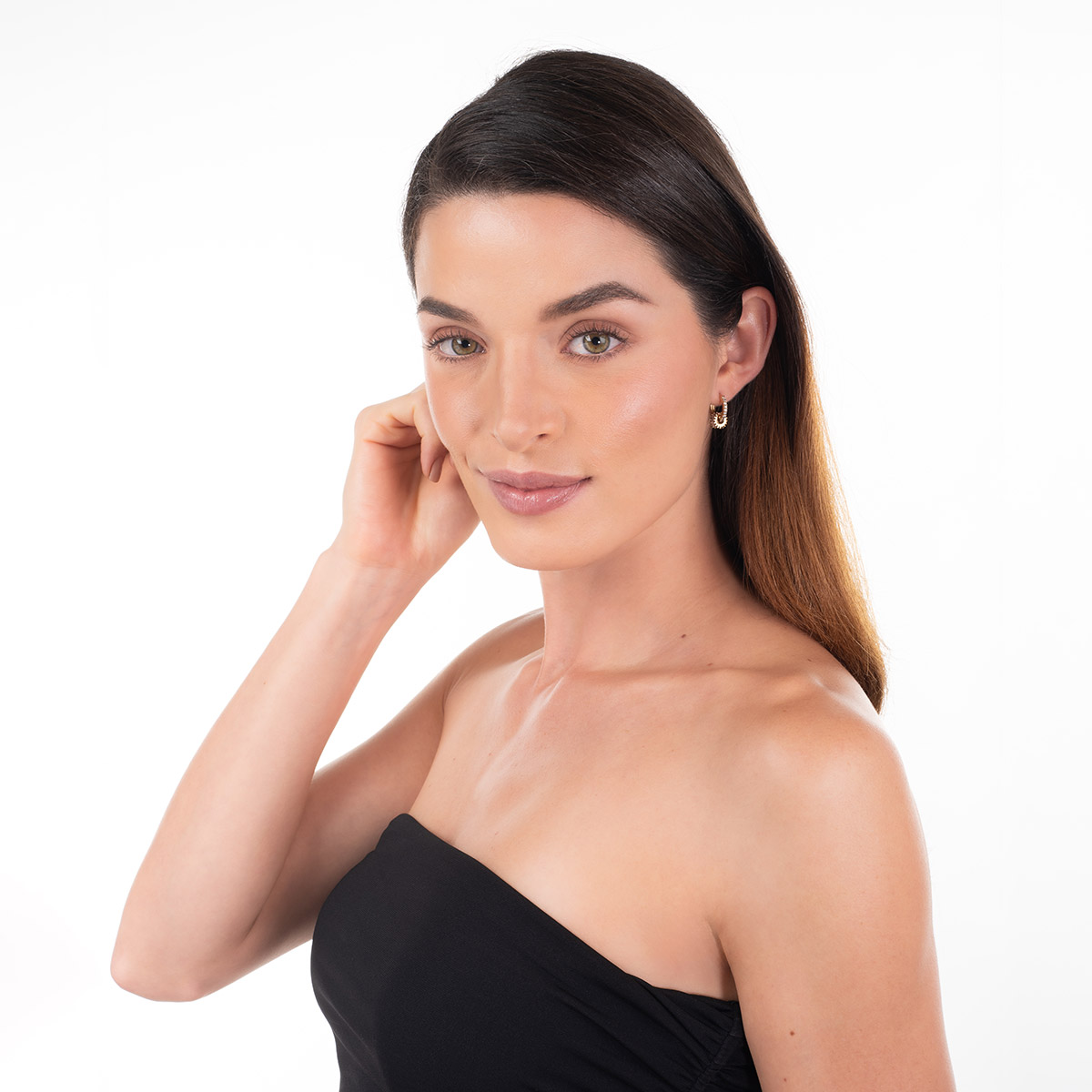 Aretes en baño de oro forma circular piedras toque brillante