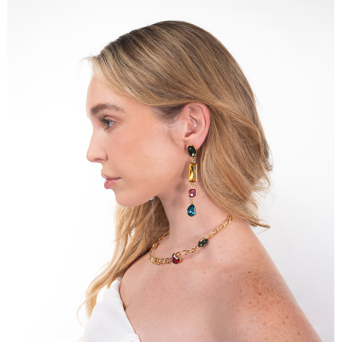 Aretes largos con piedras de colores