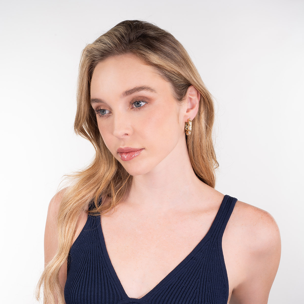 Aretes aro en baño de oro con Diamonice diseño brillante