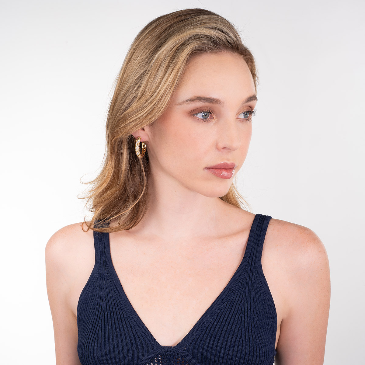 Aretes aro en baño de oro con Diamonice diseño brillante
