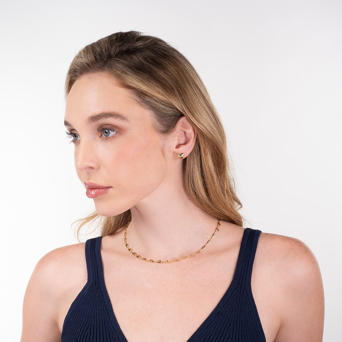 Aretes en baño de oro con corazones pulidos y toque brillante