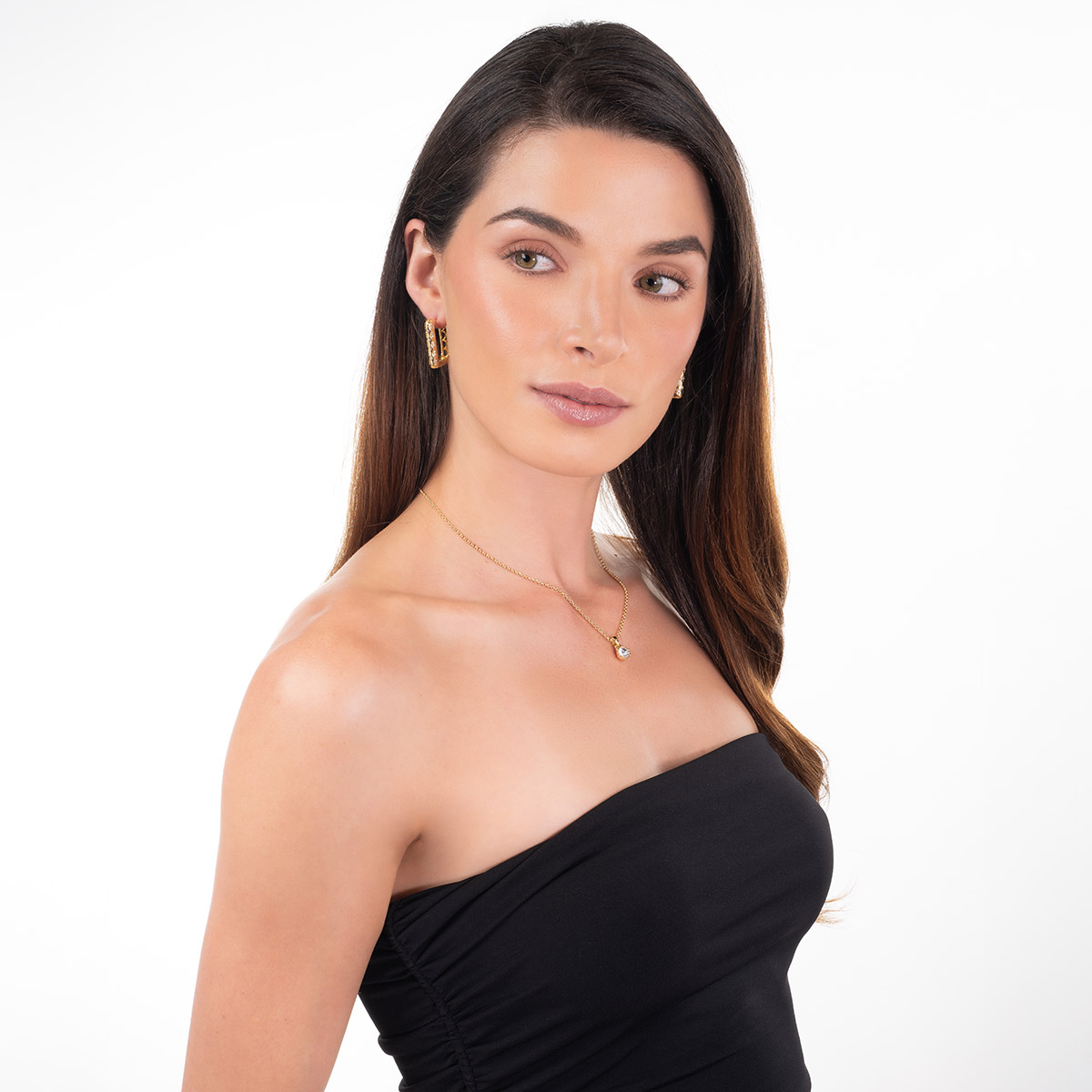 Aretes en baño de oro forma rectangular piedras toque brillante