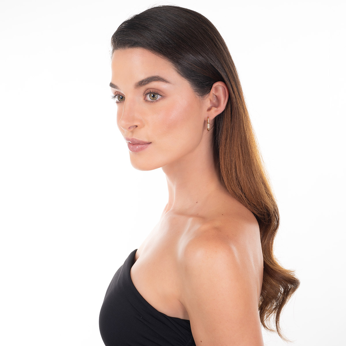 Aretes en baño de oro forma rectangular piedras toque brillante