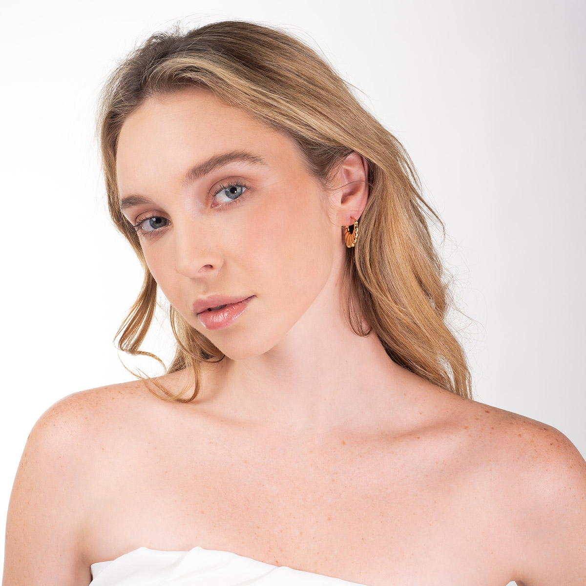 Aretes en baño de oro diseño abultado forma semicircular