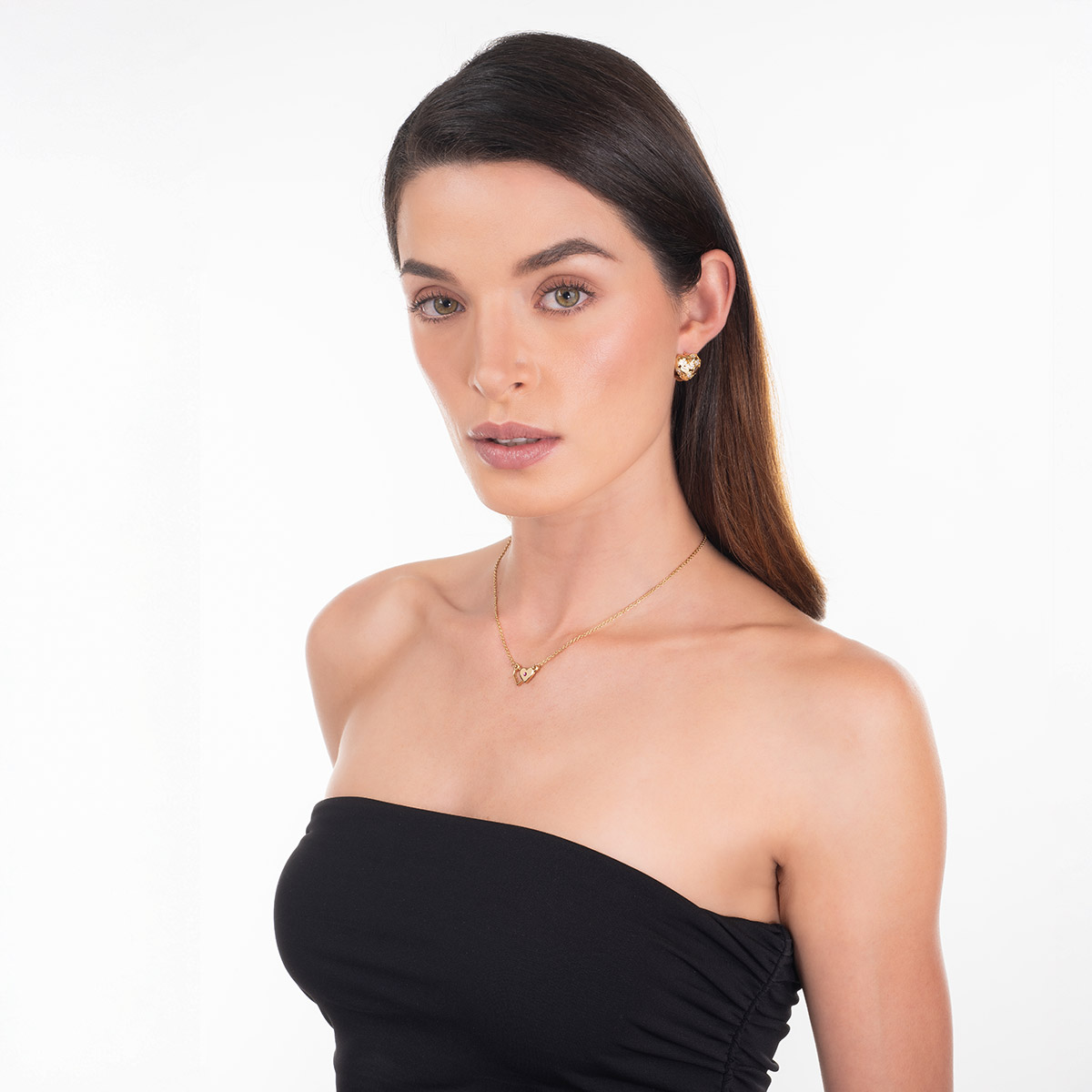 Aretes en baño de oro corazones piedras toque brillante