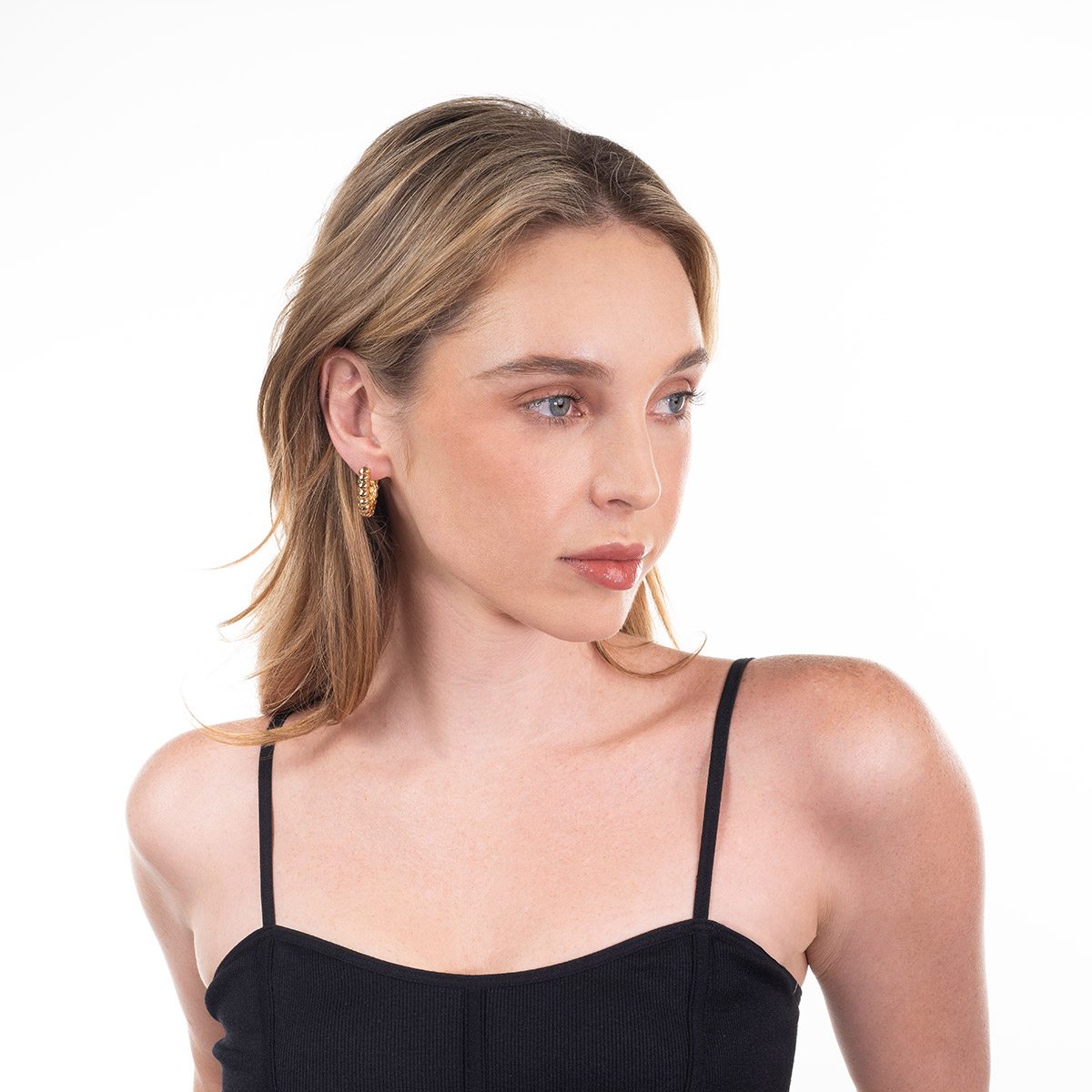 Aretes en baño de oro diseño aro trenzado voluminoso