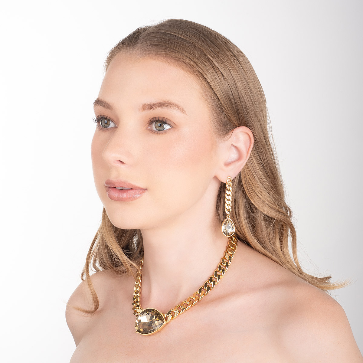 Aretes en baño de oro cadena y piedra tono ahumado