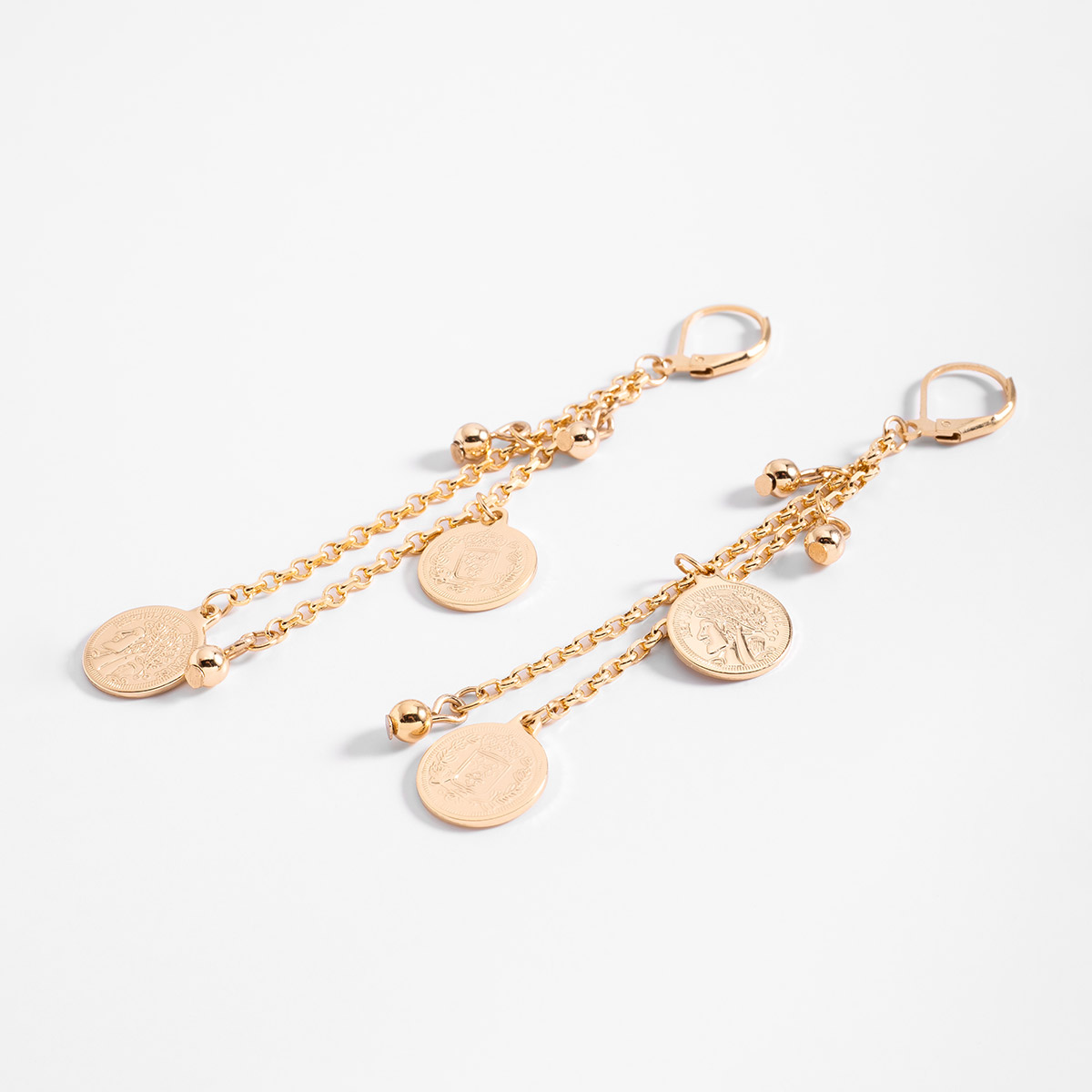 Aretes largos en baño de oro con charms de monedas 8.5 cm