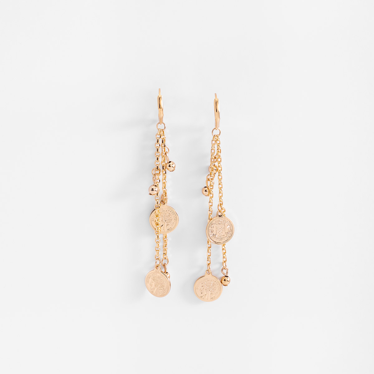 Aretes largos en baño de oro con charms de monedas 8.5 cm