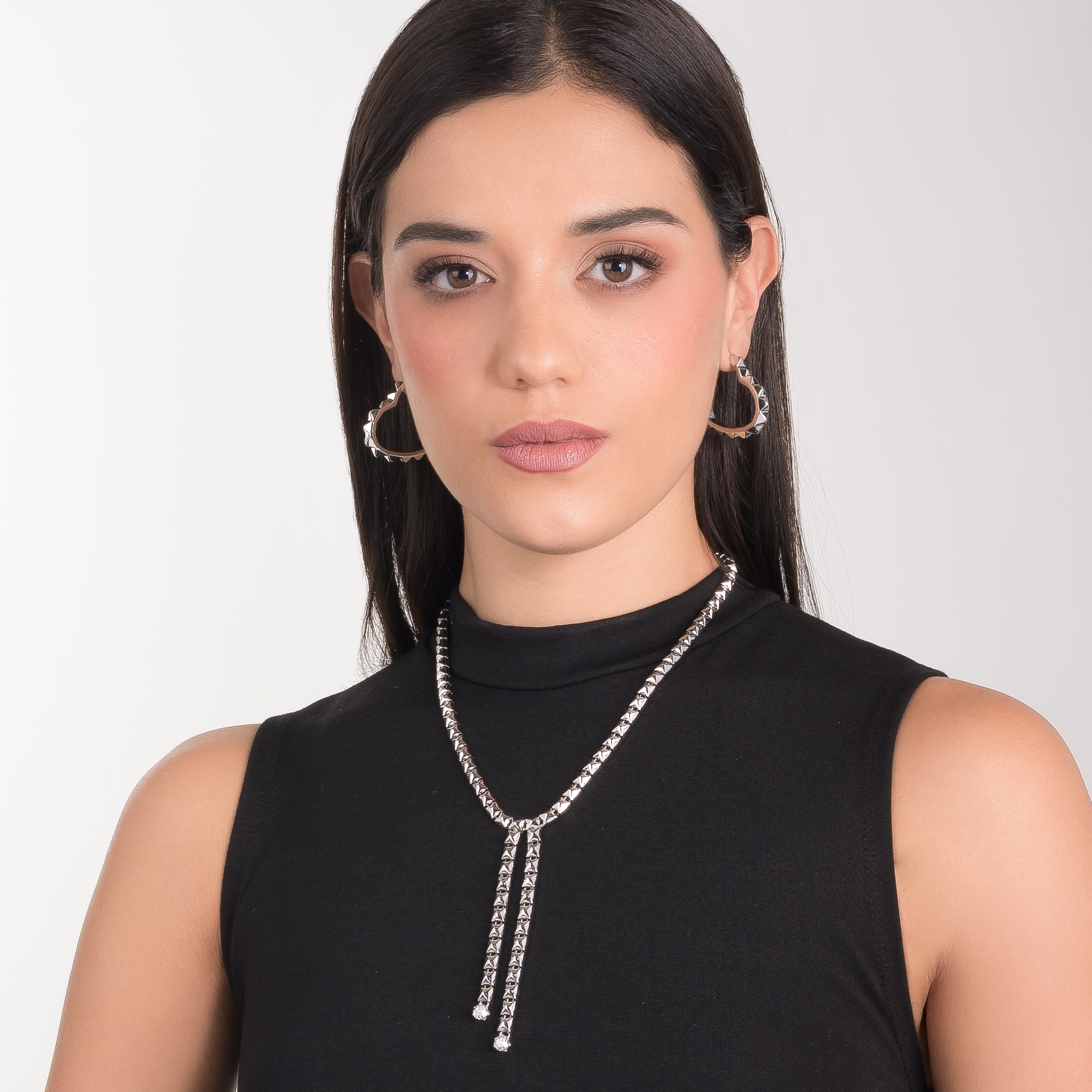 Aretes en baño de platino diseño picos geométricos modernos