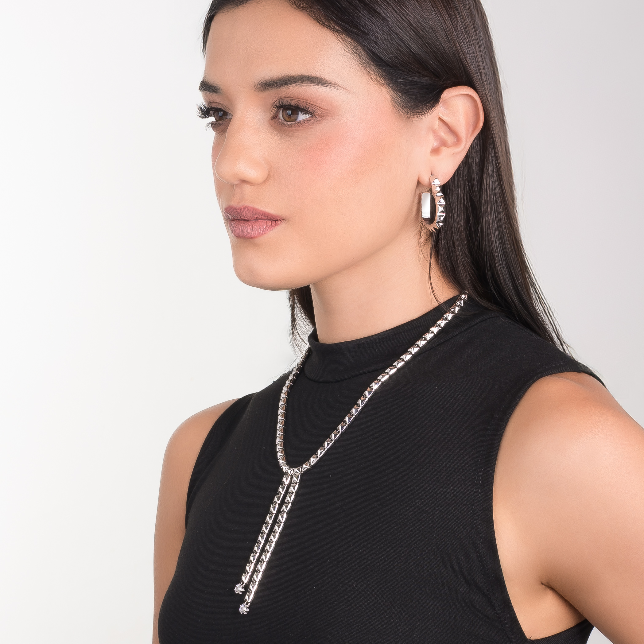 Aretes en baño de platino diseño picos geométricos modernos