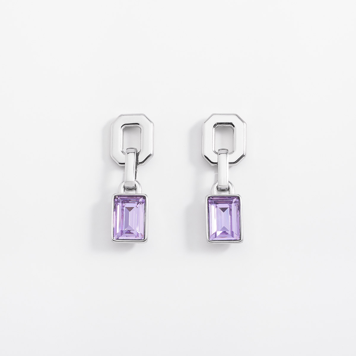 Aretes en baño de rodio con eslabón y piedra lila diseño contemporáneo