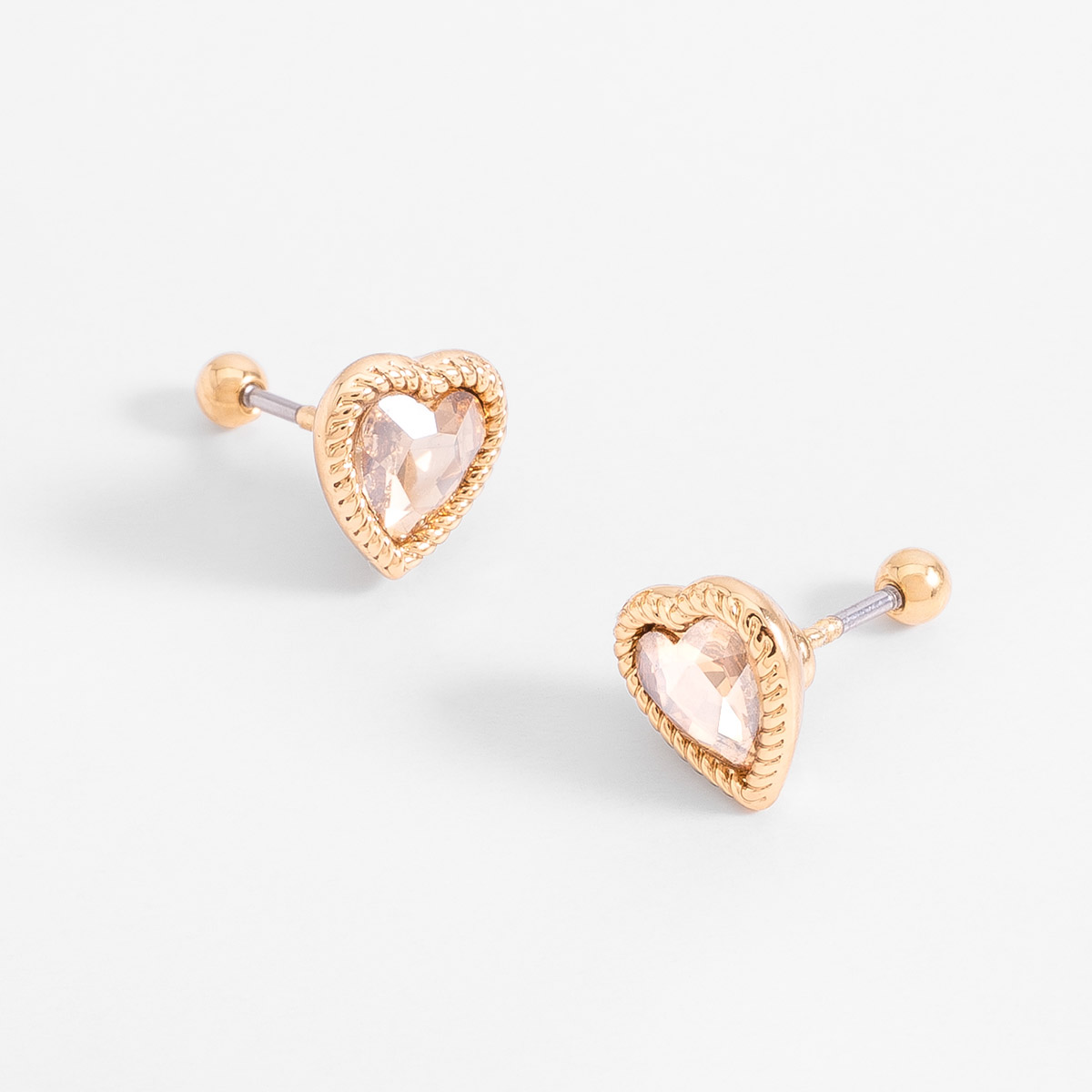 Aretes poste en baño de oro con corazón y piedra brillante