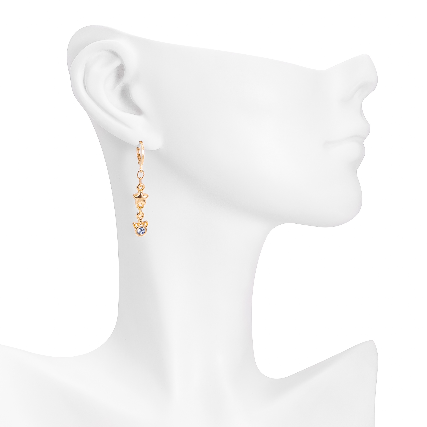 Aretes en baño de oro colgantes con estrella y piedra azul claro en detalle de silueta animal