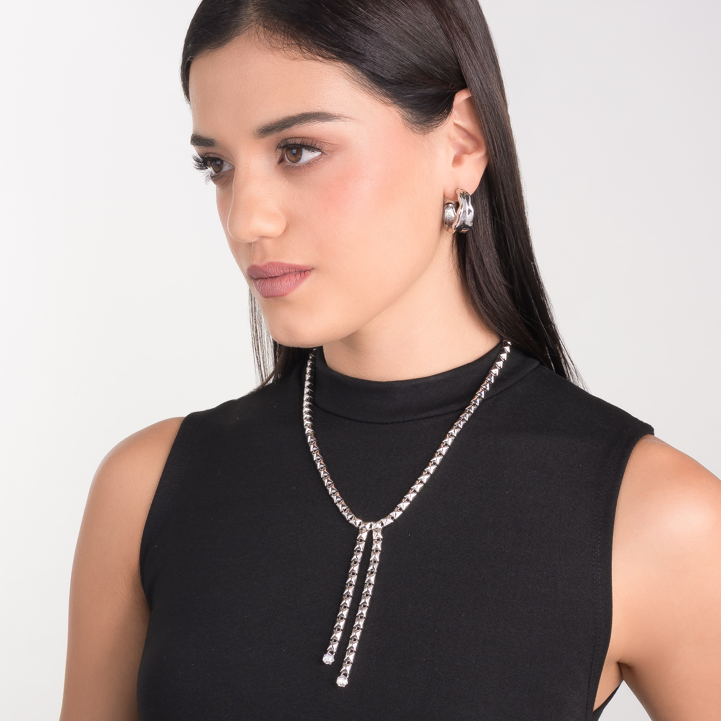 Aretes en baño de platino diseño irregular moderno