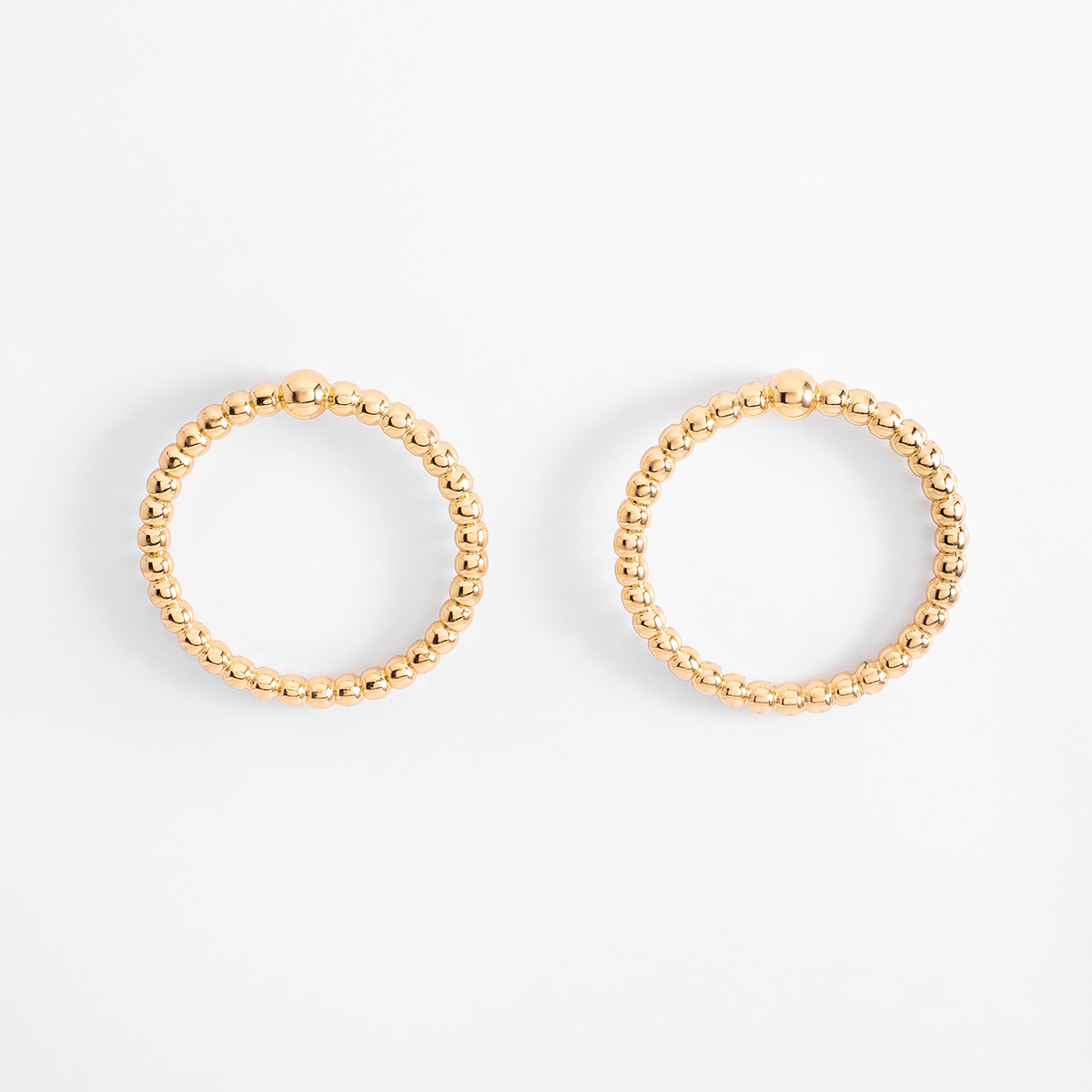 Aretes aro poste en baño de oro diseño esferas pulidas