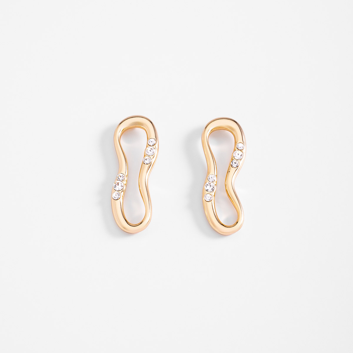 Aretes en baño de oro diseño abstracto toque brillante