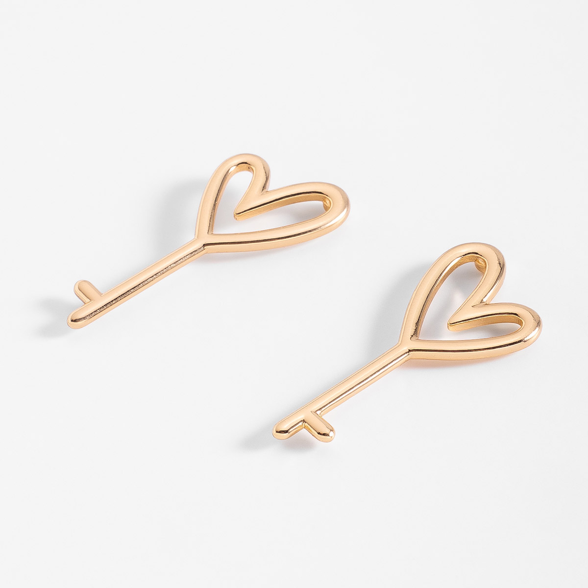 Aretes en baño de oro diseño llave corazón 3.8 cm x 1.7 cm