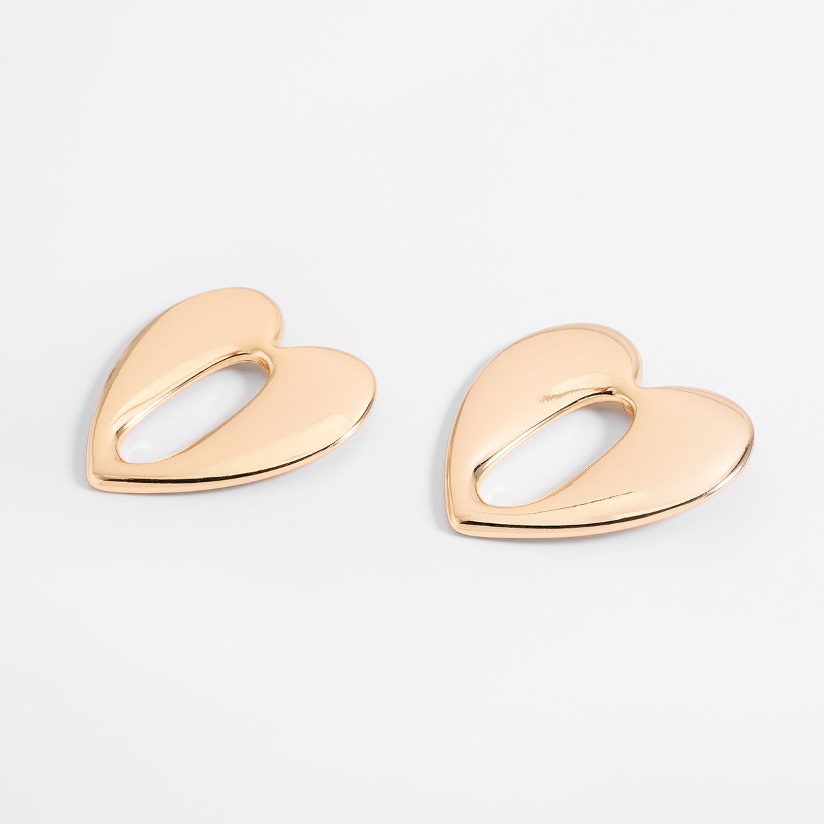 Aretes en baño de oro diseño corazón calado 3.5 cm x 3.8 cm