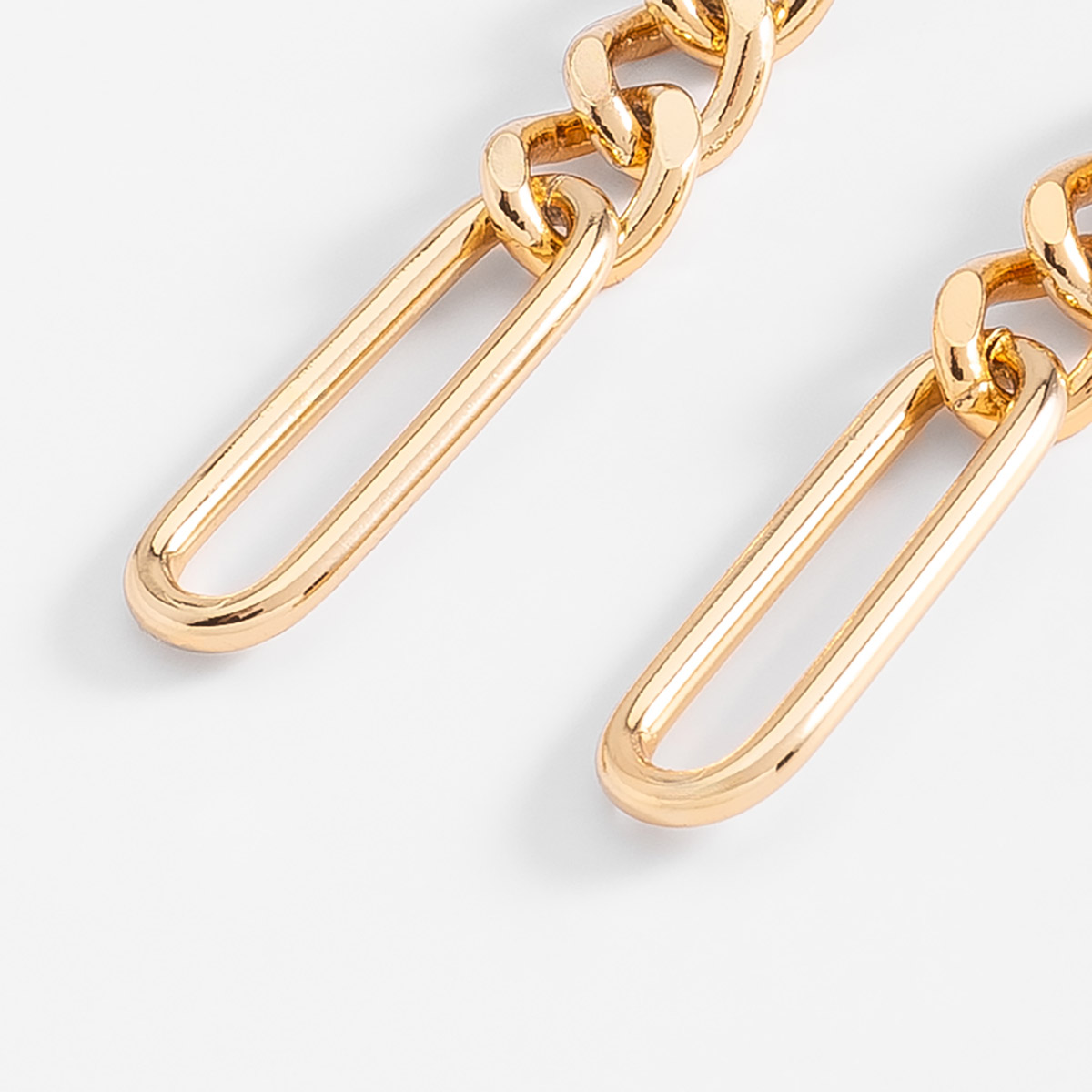 Aretes en baño de oro diseño eslabones colgantes modernos
