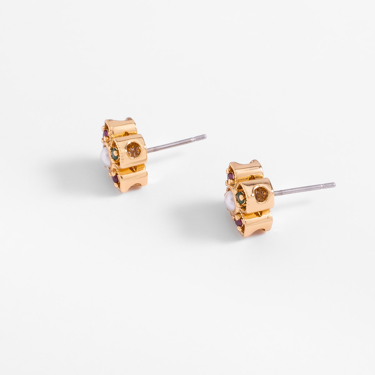 Aretes en baño de oro con forma de flor y perla central poste