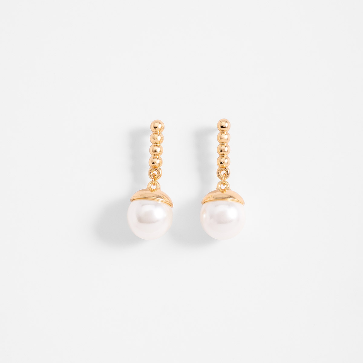 Aretes en baño de oro con perla colgante diseño esferas