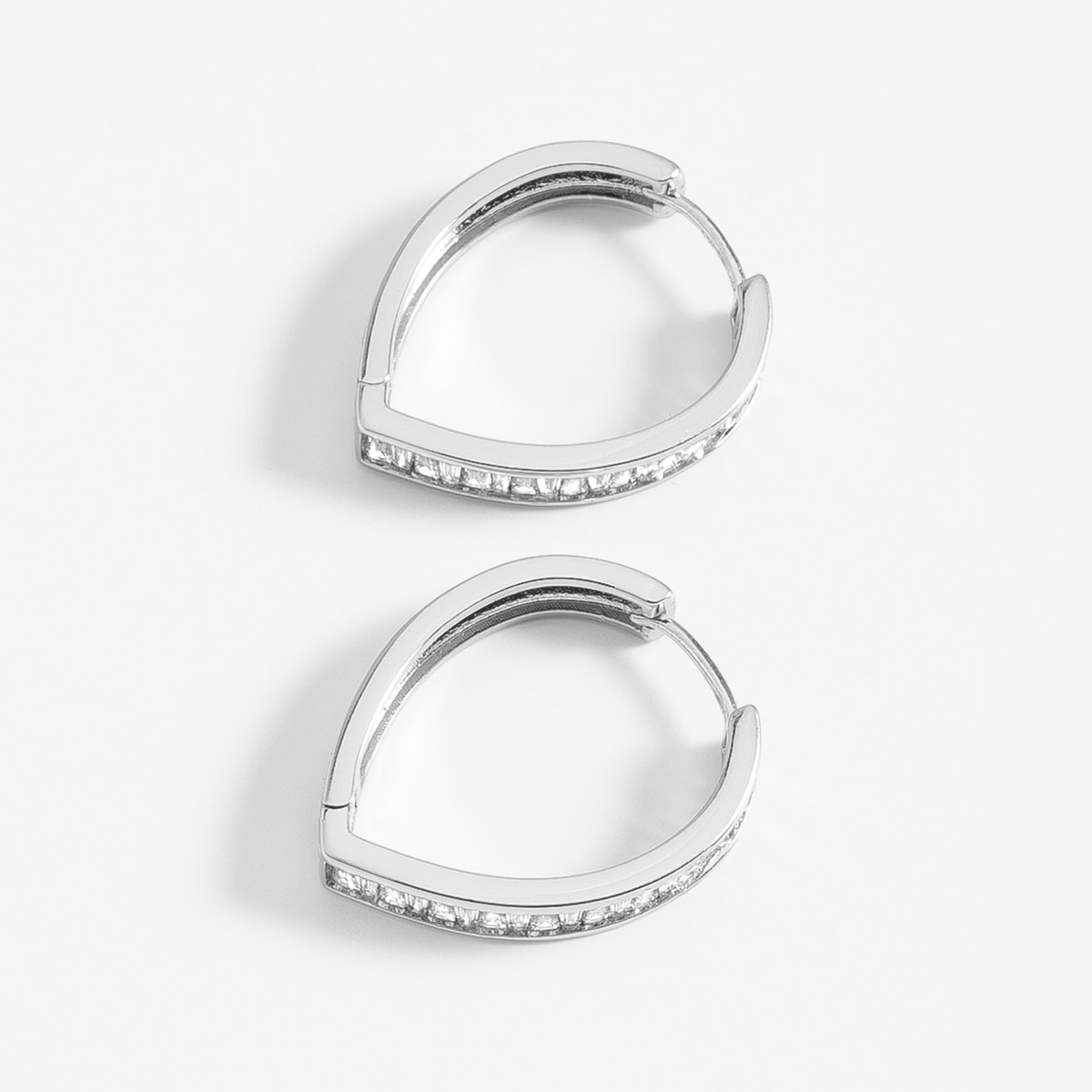 Aretes en baño de rodio con toque brillante modernos 2.5 cm