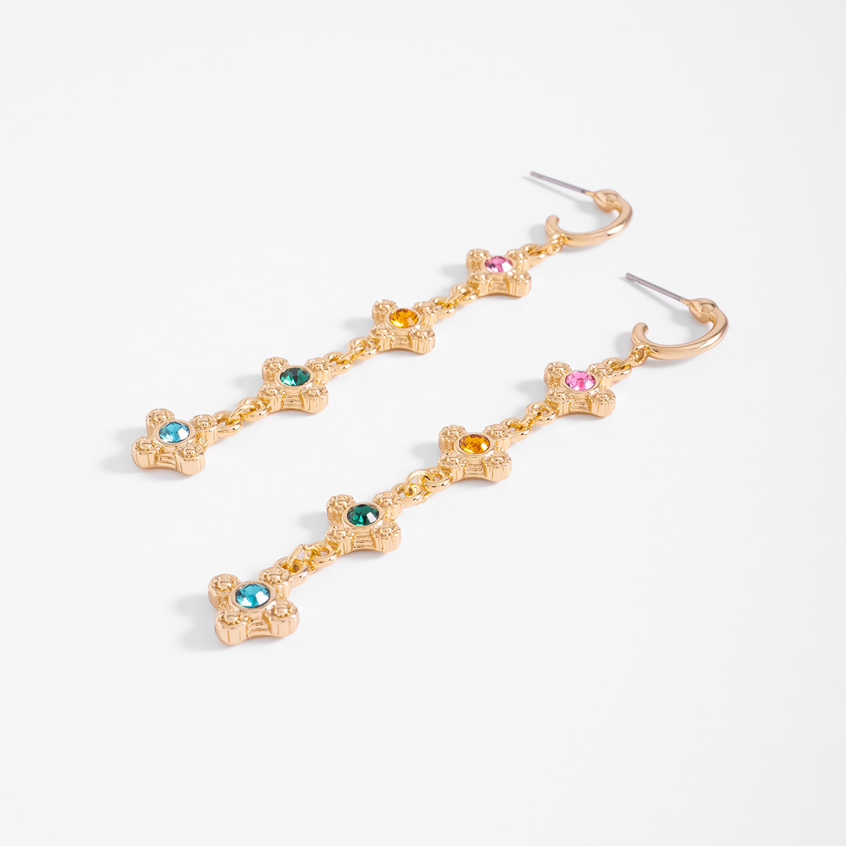 Aretes largos con piedras de colores en baño de oro diseño poste