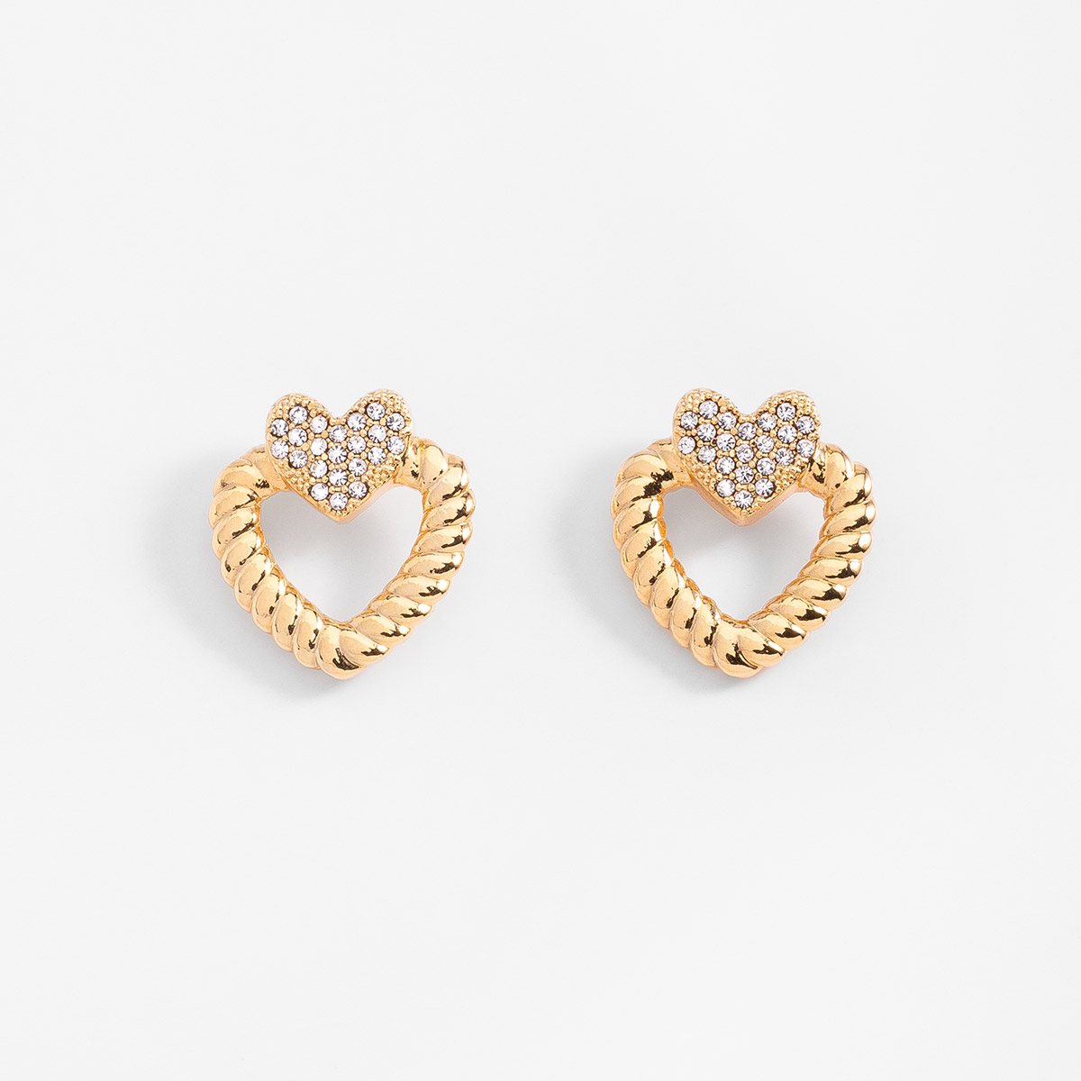 Aretes en baño de oro con corazón trenzado y toque brillante