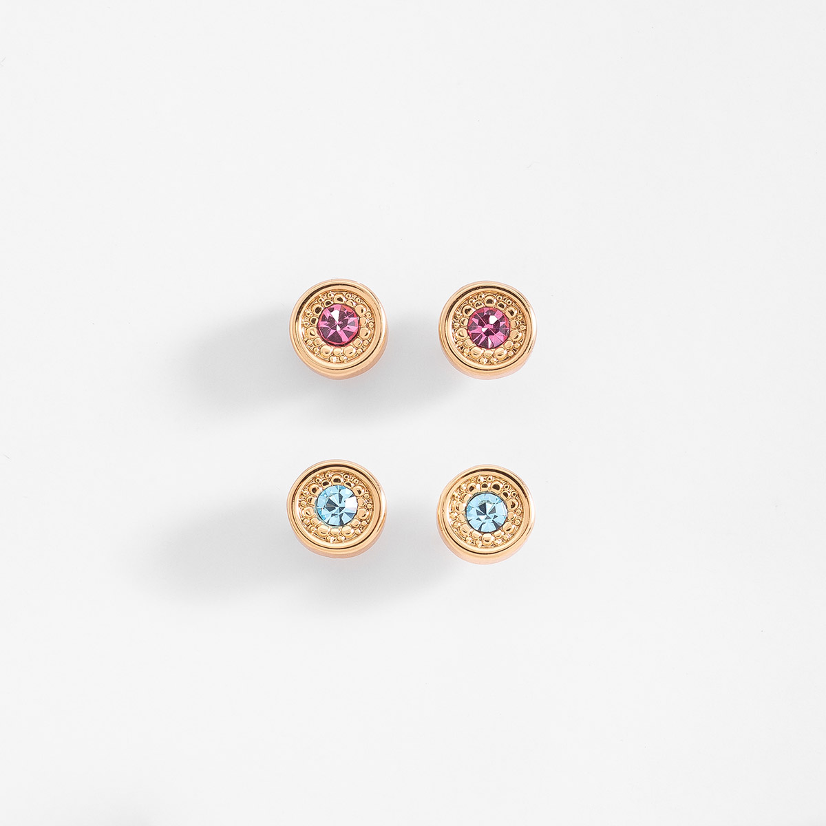 Aretes en baño de oro con piedras toque brillante diseño redondo