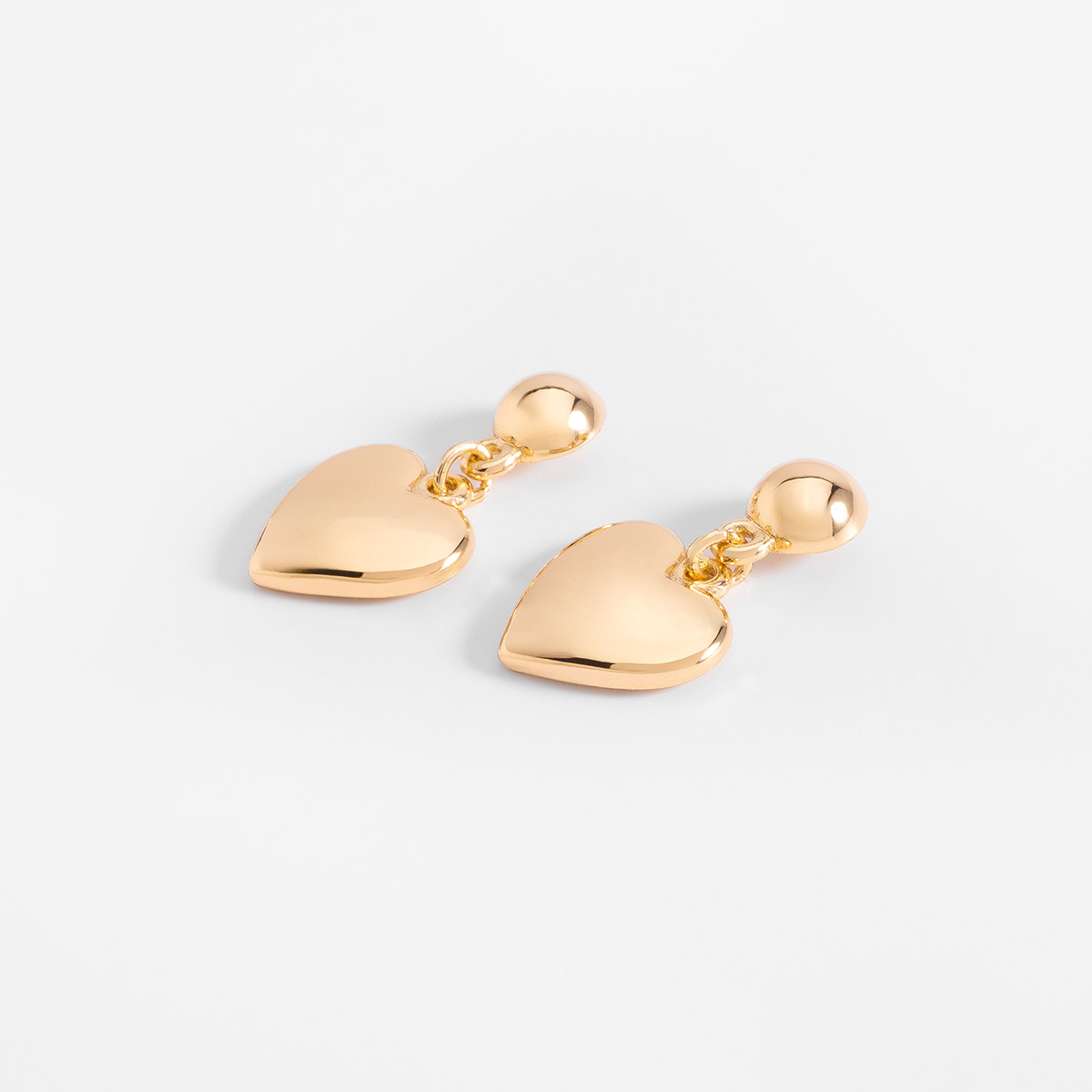Aretes en baño de oro colgantes diseño corazón 2.8 cm