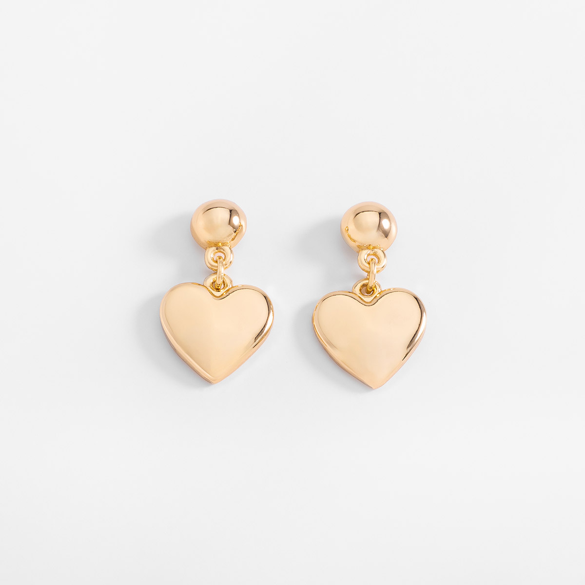 Aretes en baño de oro colgantes diseño corazón 2.8 cm