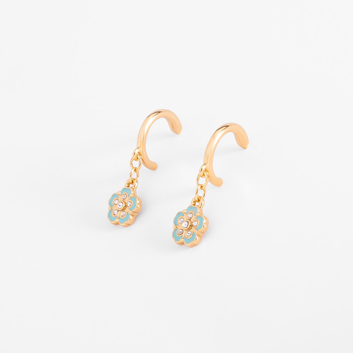 Aretes poste en baño de oro con flores y esmalte azul pastel