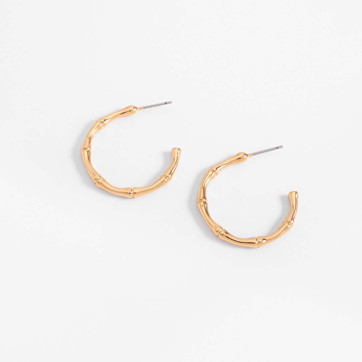 Aretes poste en baño de oro diseño medio aro bambú