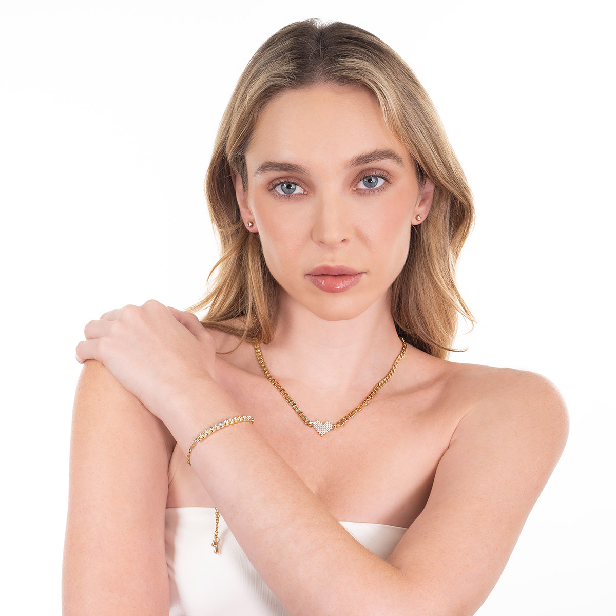 Aretes en baño de oro con piedra Diamonice toque brillante