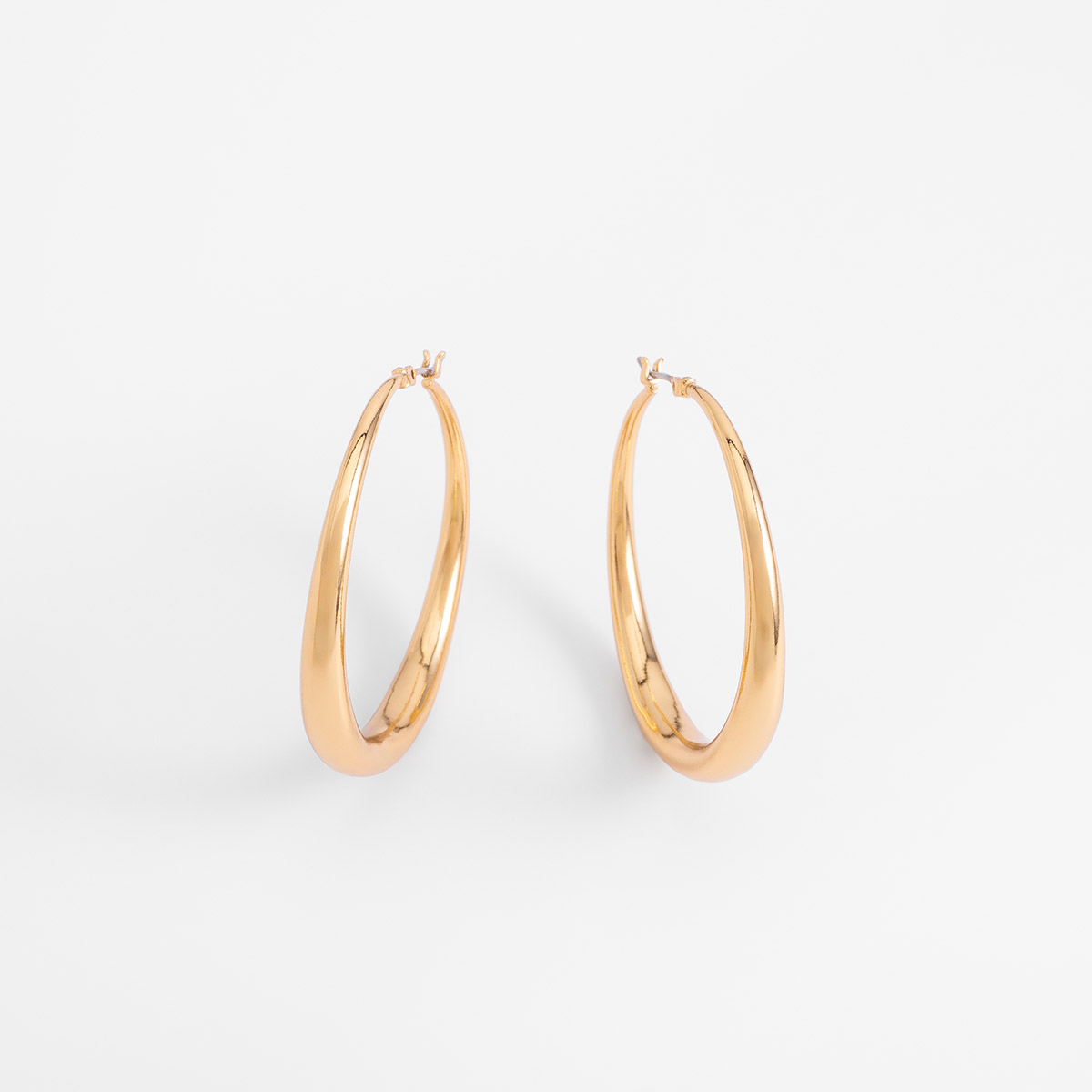 Aretes de aro en baño de oro diseño clásico poste