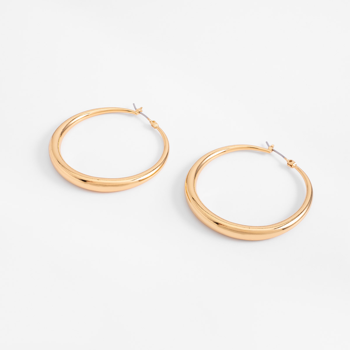 Aretes de aro en baño de oro diseño clásico poste