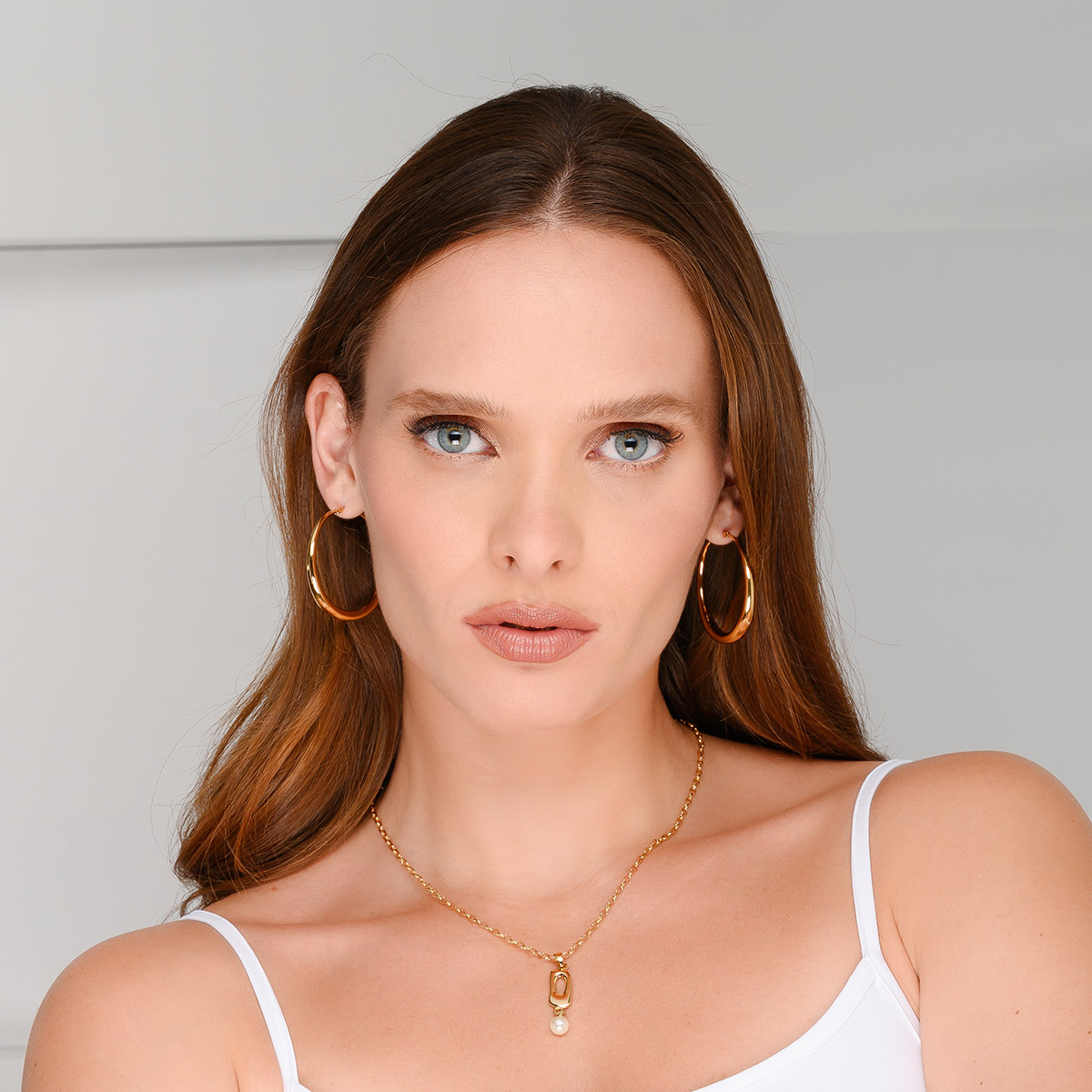 Aretes de aro en baño de oro diseño clásico poste