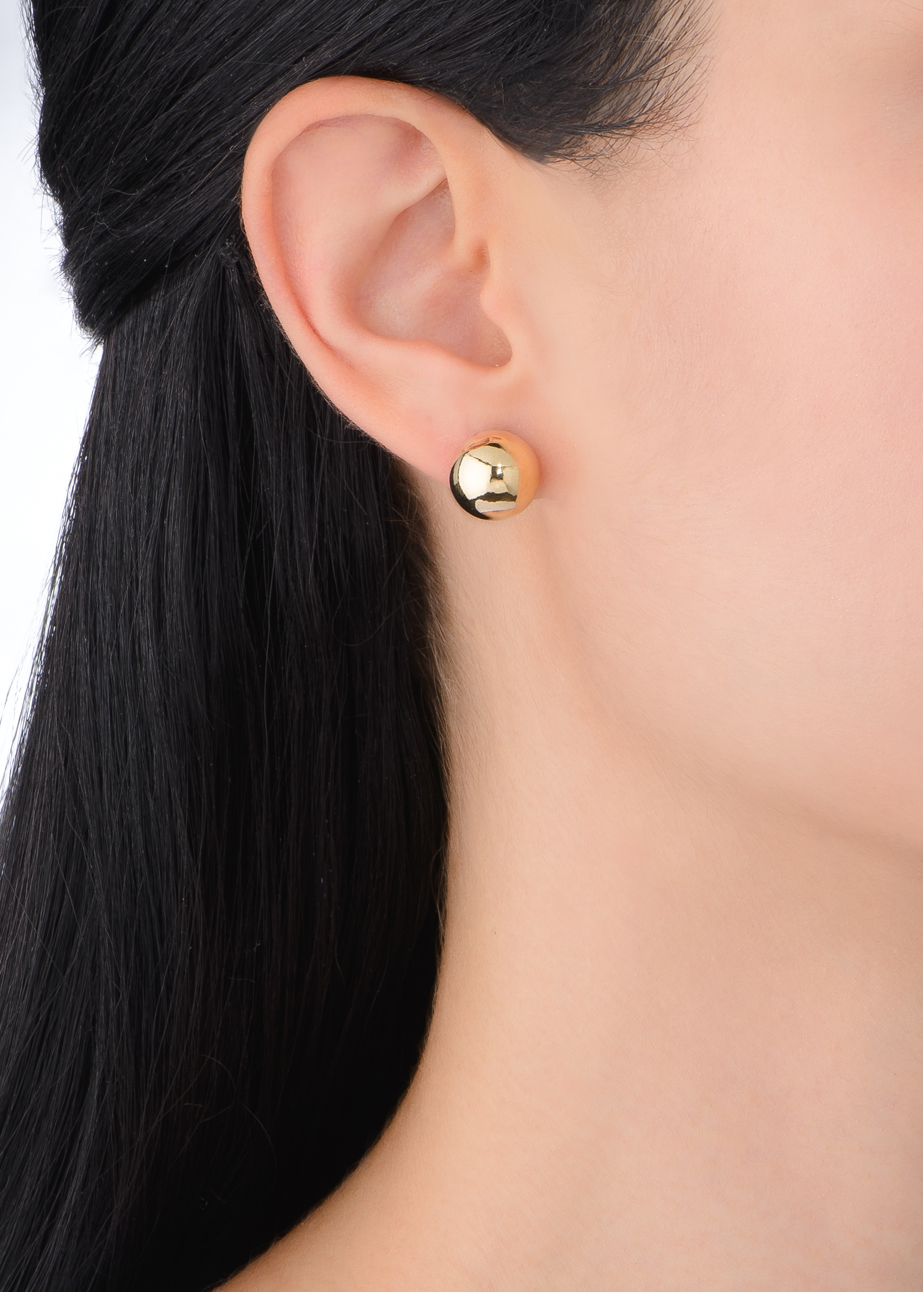 Aretes clásicos en oro 18k con esfera brillante