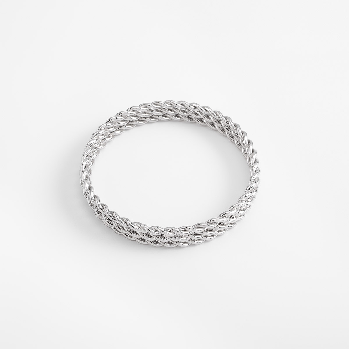 Pulsera en baño de rodio diseño triple trenzado 7 cm ancho