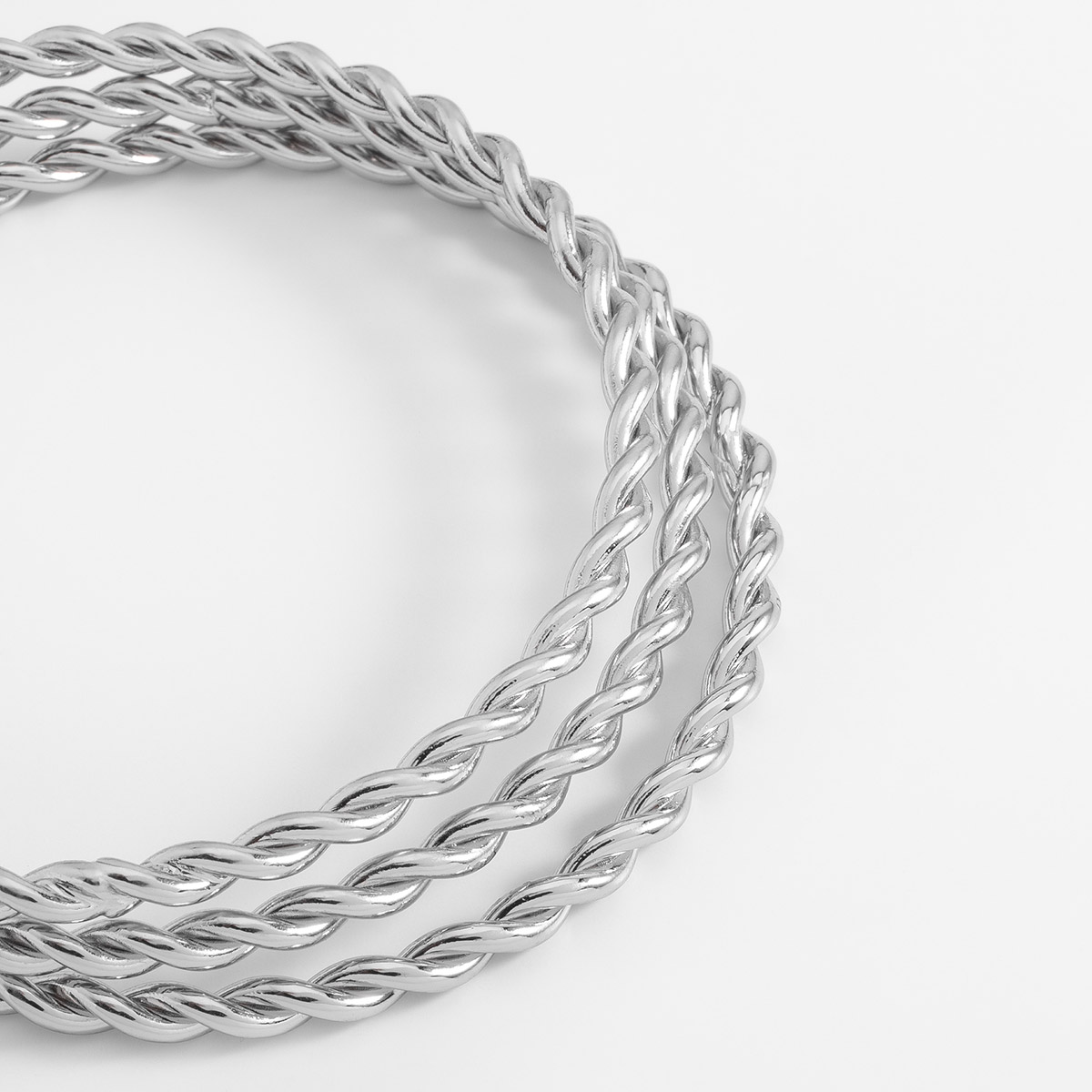 Pulsera en baño de rodio diseño triple trenzado 7 cm ancho