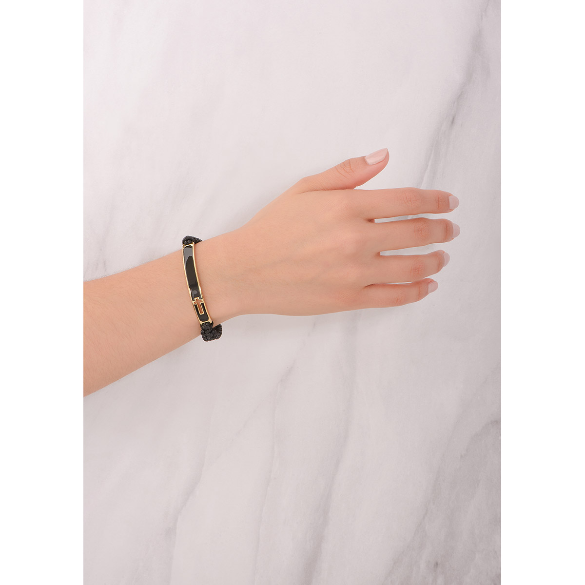 Pulsera Ajustable en Negro con Cruz y Baño de Oro 18k