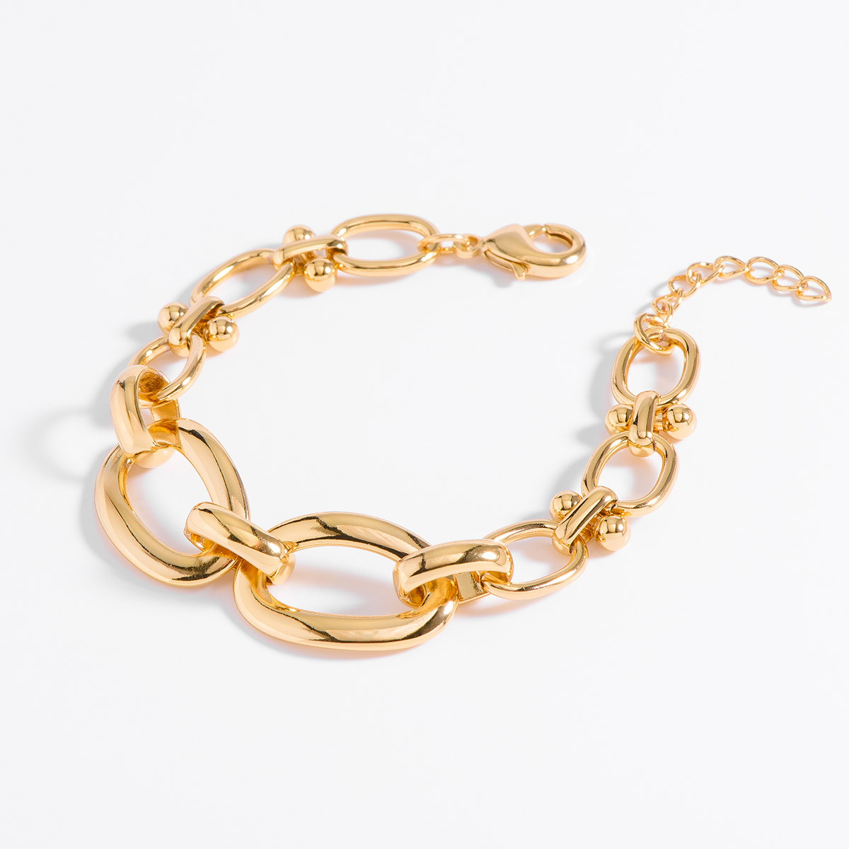 Elegante pulsera en baño de oro, con un diseño de eslabones redondos unidos a dos eslabones ovalados al centro. 
-        Pulsera
-        17 cm + 3 cm ext.
-        Baño de Oro 18k 
