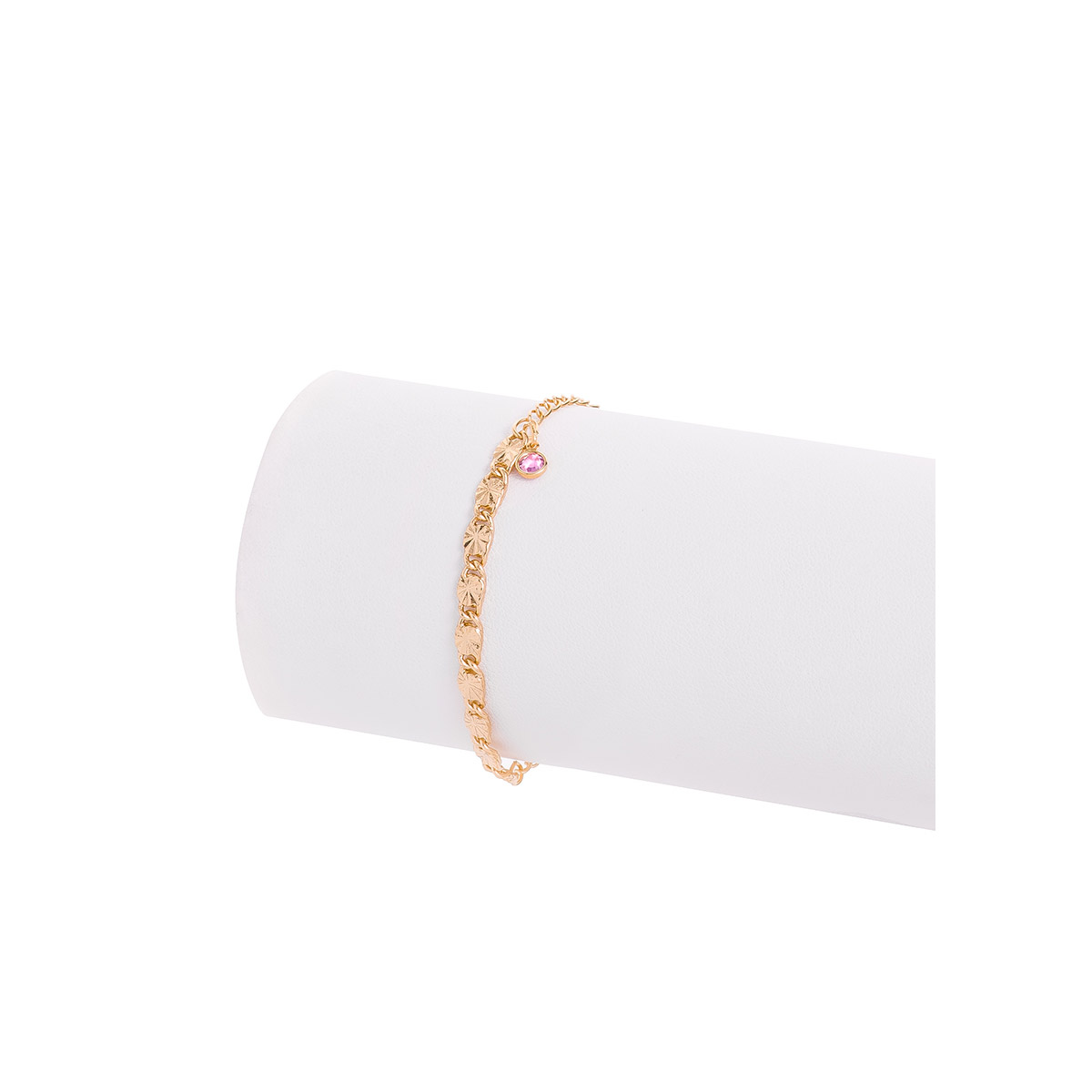 Hermosa y delicada pulsera en baño de oro 18k,  con un diseño entrelazado y un dije circular con piedra en tono rosa. 
-        Pulsera 15 cm + 2 cm ext.
-        Baño de oro 18k