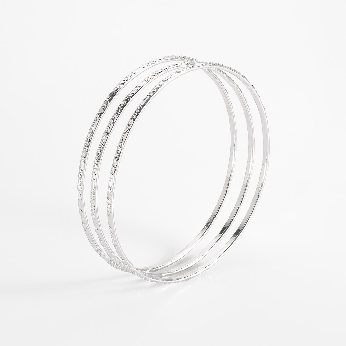 Set de 3 pulseras delgadas con baño de platino