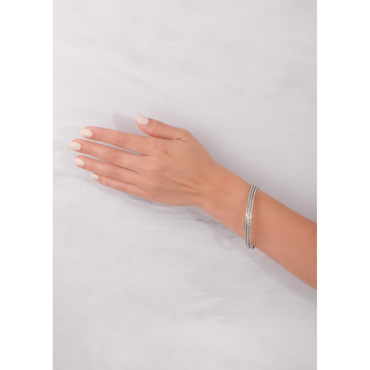 Set de 3 pulseras delgadas con baño de platino