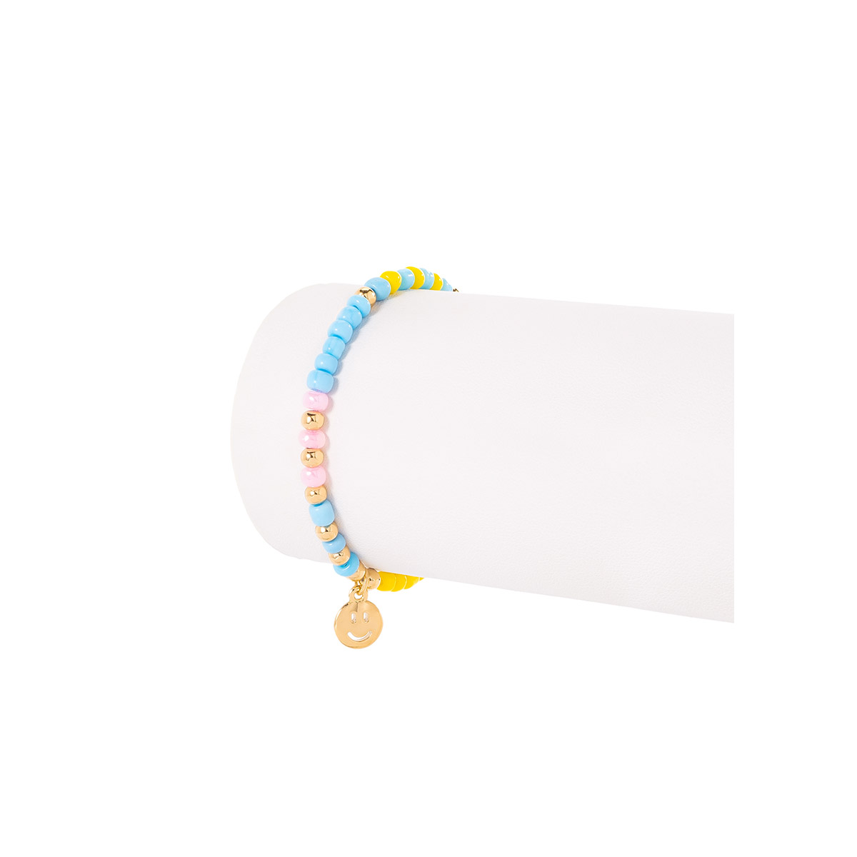 Las niñas lucirán radiantes con esta pulsera con cuentas con tono rosa claro, amarillo, azul claro y dorado. Con un dije con diseño de carita feliz en baño de oro. Combínala con tu collar.
-        Pulsera
-        Medida única
-        Baño de Oro 18k
-        Cuentas en tono rosa claro, amarillo, azul claro y dorado