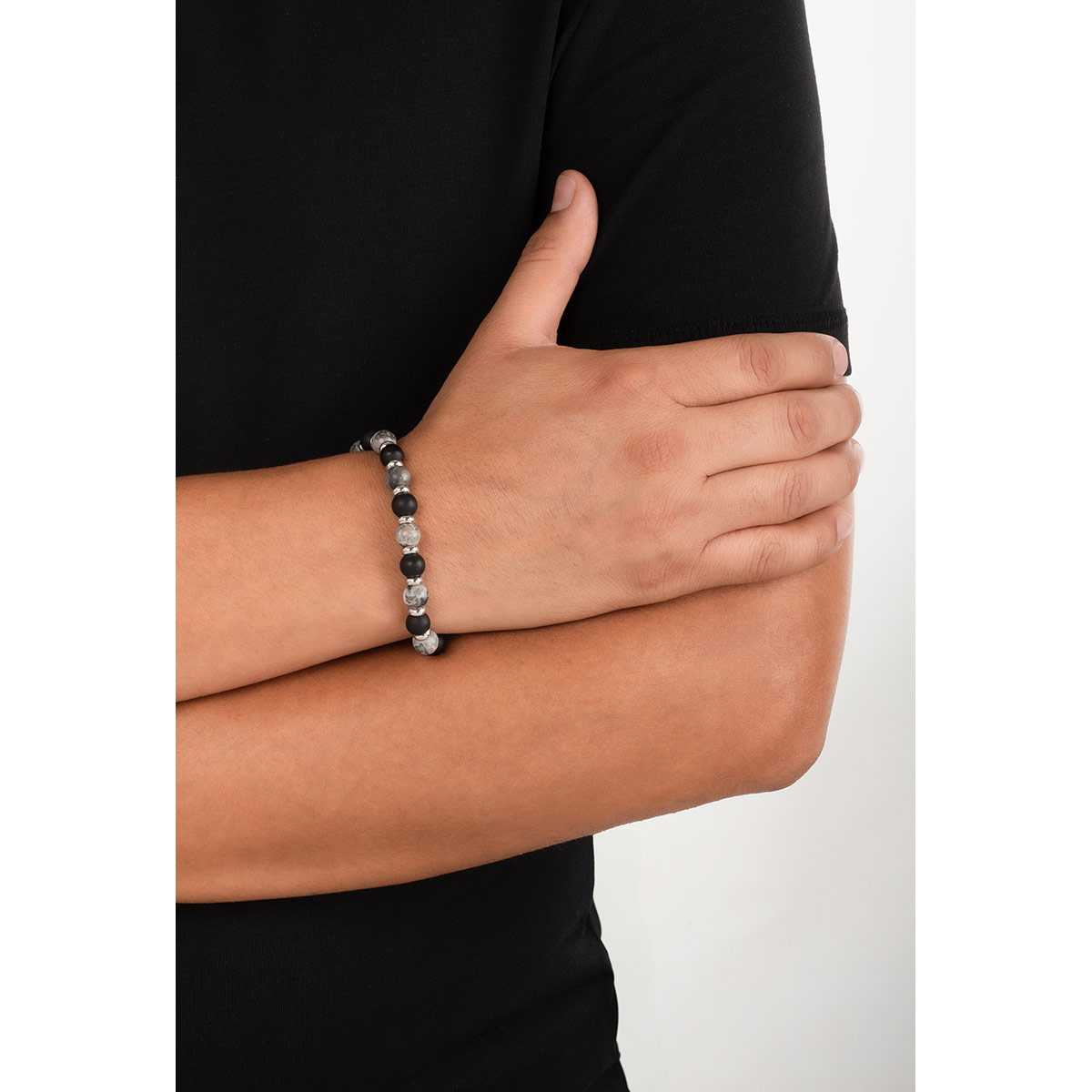 Pulsera en baño de rodio con esferas en tonos negro y gris, perfecta para un toque distinguido que realza cualquier estilo personal.