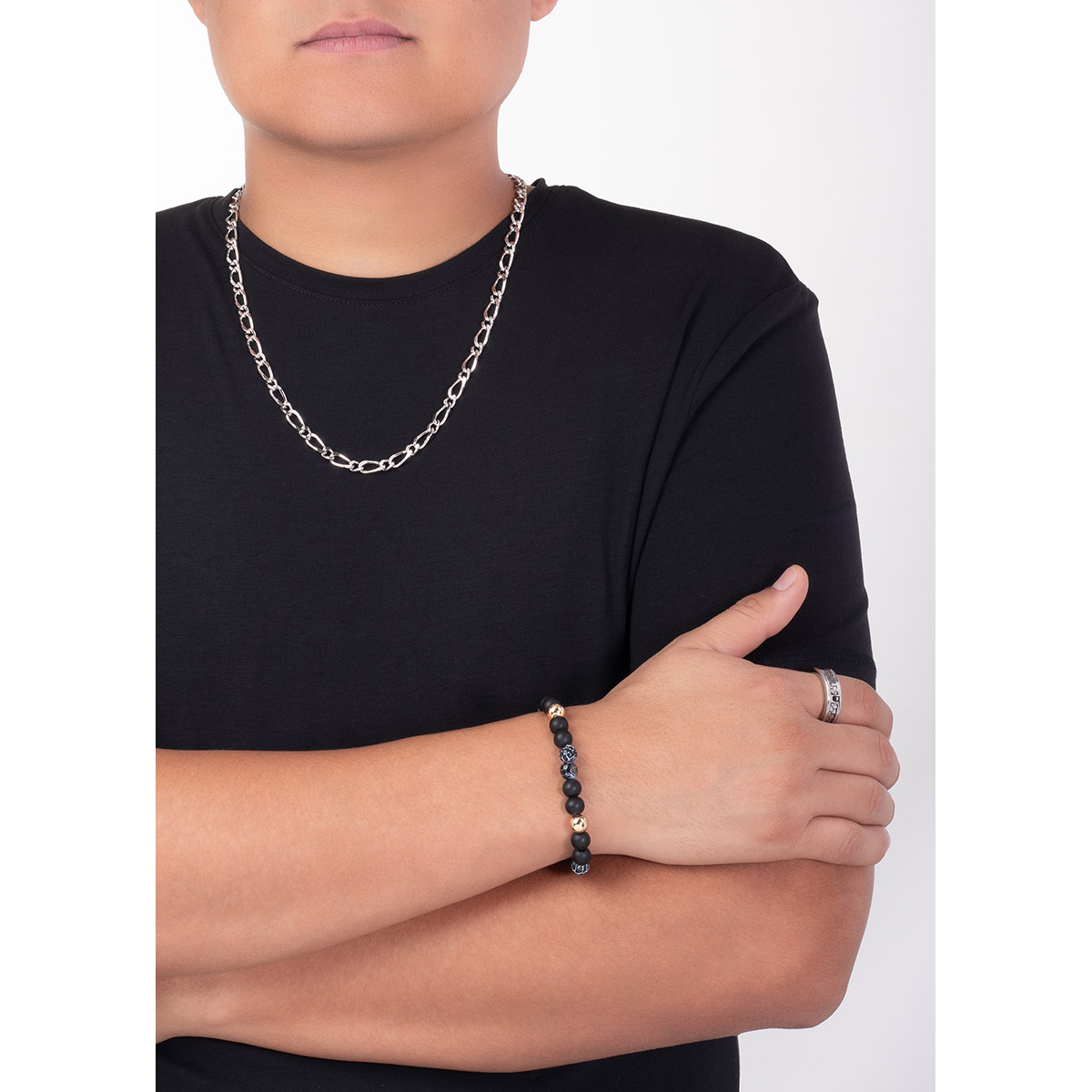 Pulsera en baño de oro cuentas negras y doradas diseño moderno
